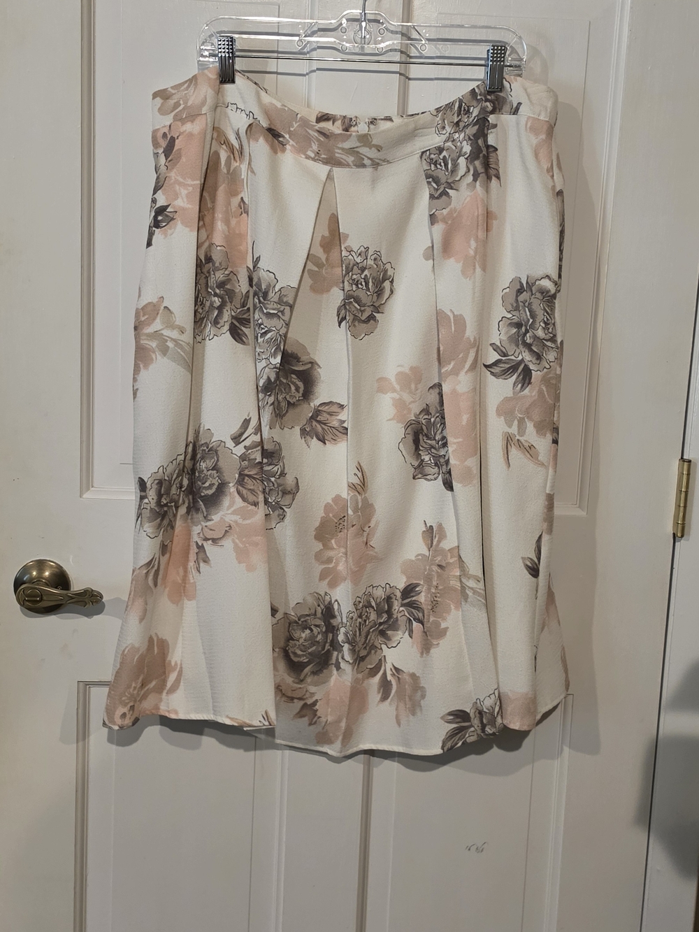 City Chic Large Size 20 Cream Rose Taupe Floral Pleated Midi Skirt